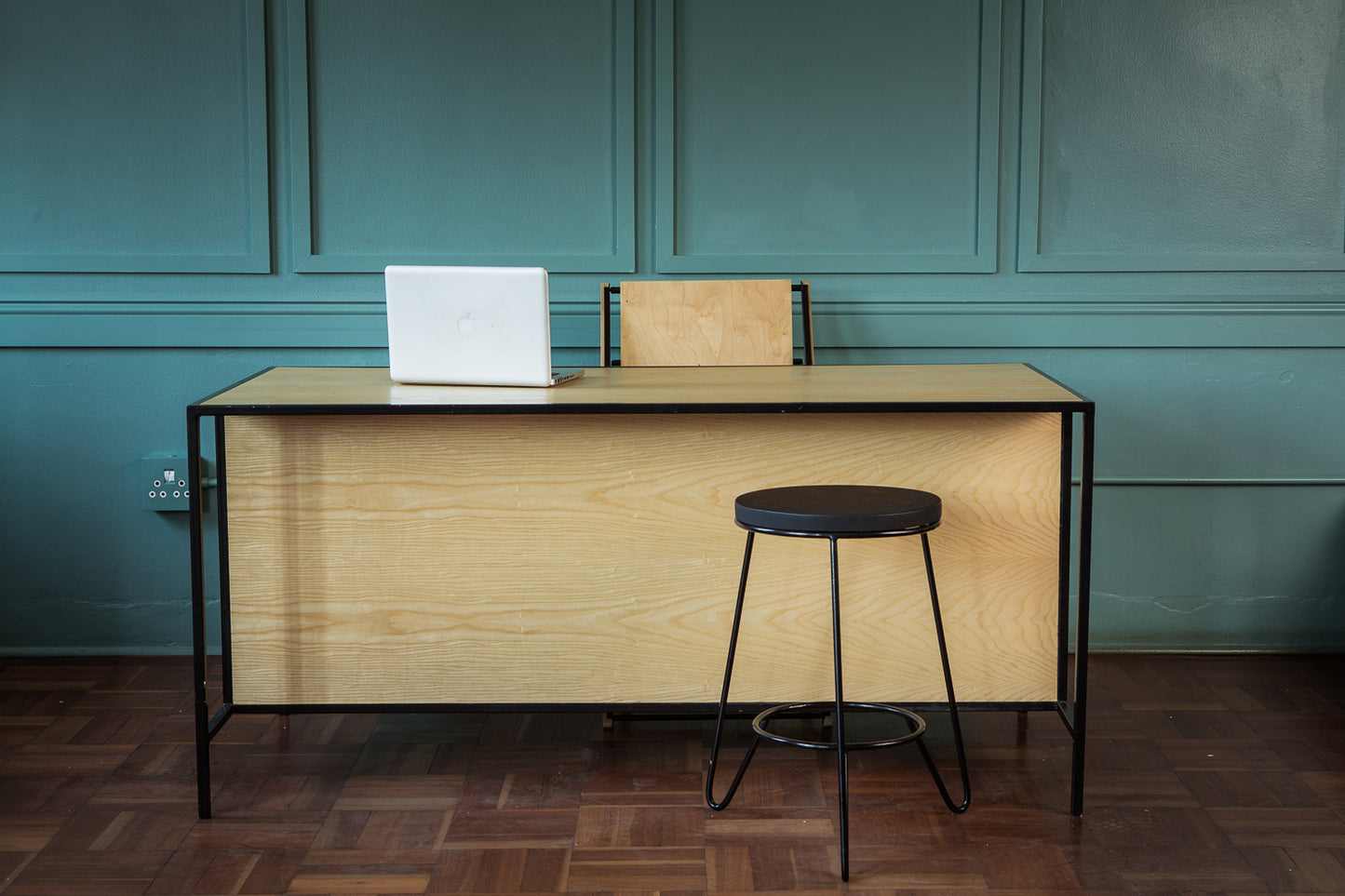 Shelter Desk